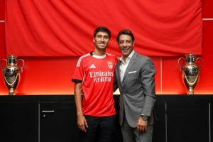 官方：21岁左后卫奥布拉多从皇马加盟本菲卡，签约至2030年